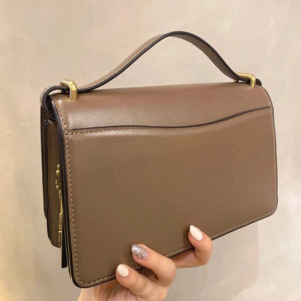 shoulder bags 2023 new c-button flap bandit 24 one shoulder messenger bag leather armpit small square for women
shoulder bags 2023 new c-button flap bandit 24 one shoulder messenger bag leather armpit small square for women