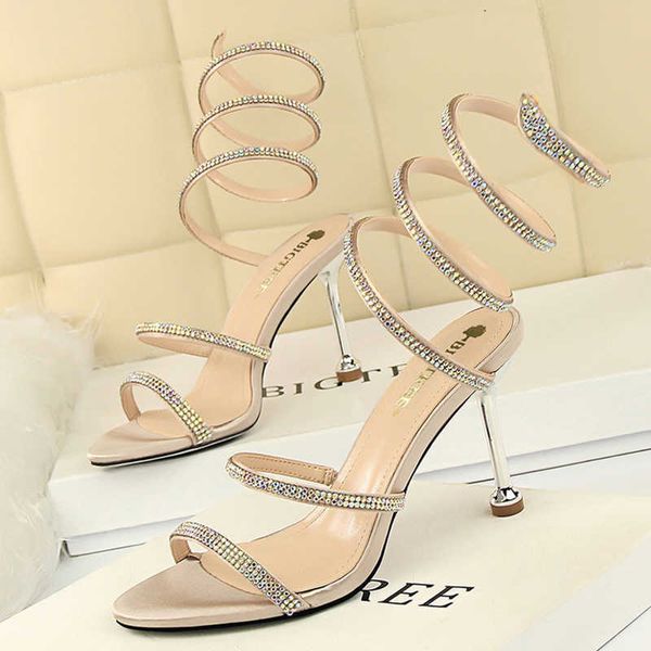 sandals 2023 summer luxury women 8cm thin high heels nightclub sandals green red stiletto heels glitter crystal roman sandal prom shoes t230, Black
sandals 2023 summer luxury women 8cm thin high heels nightclub sandals green red stiletto heels glitter crystal roman sandal prom shoes t230, Black