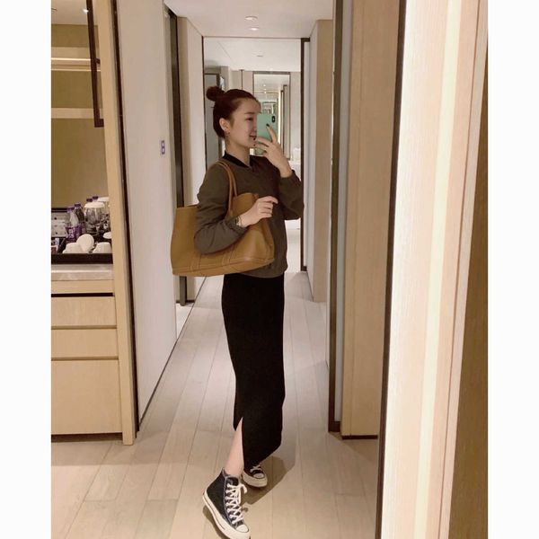 factory wholesale designer h ormes totes handbags classic party garden bag tiktok live broadcast hand sewn togo cowhide commuter handbag hav
factory wholesale designer h ormes totes handbags classic party garden bag tiktok live broadcast hand sewn togo cowhide commuter handbag hav