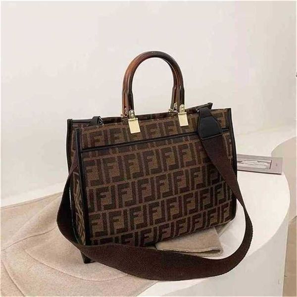 24% off handbag 2023 new bag explosive models hand-held crossbar trend canvas
24% off handbag 2023 new bag explosive models hand-held crossbar trend canvas