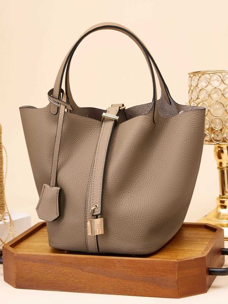designer herme shoulder bags for women online outlet 2023 new vegetable basket women's handbag leather bucket
designer herme shoulder bags for women online outlet 2023 new vegetable basket women's handbag leather bucket