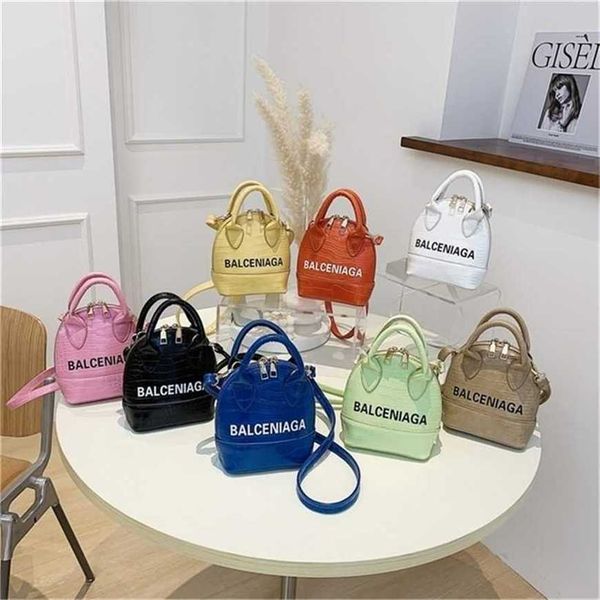 26% off handbag 2023 new bag simple stone pattern paint hand-held letter shell women handbag
26% off handbag 2023 new bag simple stone pattern paint hand-held letter shell women handbag