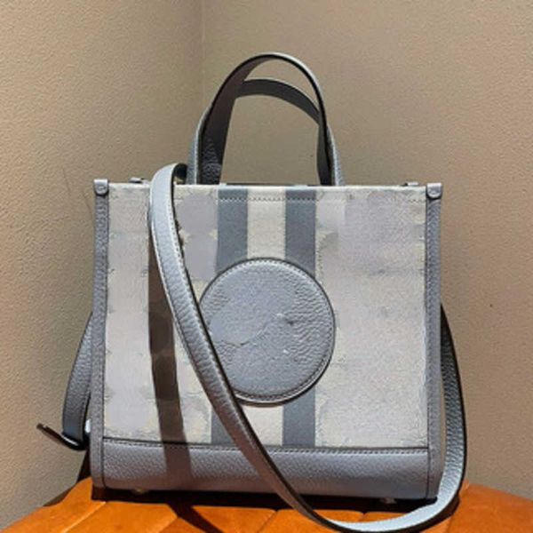 designer classic style luxury fashion women's shoulder bag new portable shopping bag field 30 canvas flat shoulder bag
designer classic style luxury fashion women's shoulder bag new portable shopping bag field 30 canvas flat shoulder bag