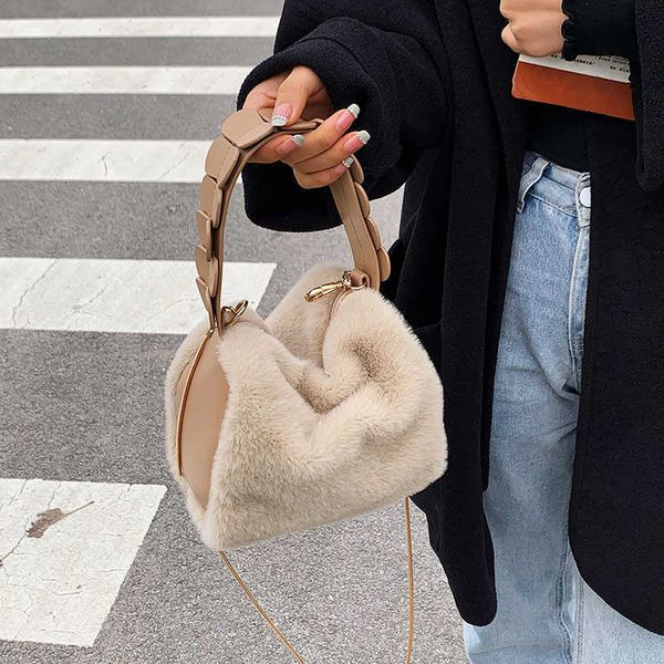 fashion soft plush square handbags chic woven strap lady hand bags luxury chains faux fur shoulder crossbody bag small tote 2023 230209
fashion soft plush square handbags chic woven strap lady hand bags luxury chains faux fur shoulder crossbody bag small tote 2023 230209