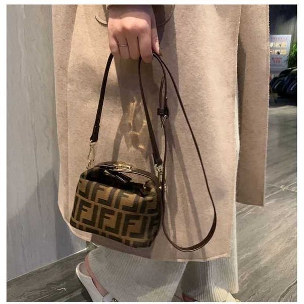 12% off handbag 2023 new bag small canvas pillow double old pattern portable lunch box shoulder messenger
12% off handbag 2023 new bag small canvas pillow double old pattern portable lunch box shoulder messenger