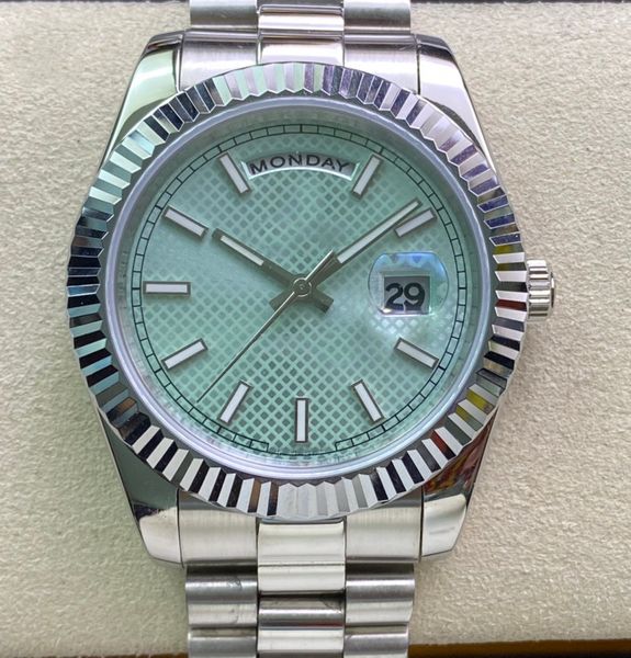Luxury men's watch Week ice blue round dial 40mm blue luminous display anti-scratch blue crystal magnifying calendar fully automatic mechanical watch Montre De Luxe, Waterproof
Luxury men's watch Week ice blue round dial 40mm blue luminous display anti-scratch blue crystal magnifying calendar fully automatic mechanical watch Montre De Luxe, Waterproof