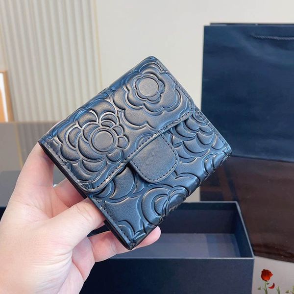 embossed camellia women classic square wallet bag leather quilted mini clutch coin purses designer women handbags multi pochettes luxuries c, Red;black
embossed camellia women classic square wallet bag leather quilted mini clutch coin purses designer women handbags multi pochettes luxuries c, Red;black