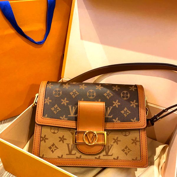 new luxury cross body bag underarm one-shoulder messenger bag fashion women small square bags designer chain purse cosmetic pack mobile phon
new luxury cross body bag underarm one-shoulder messenger bag fashion women small square bags designer chain purse cosmetic pack mobile phon