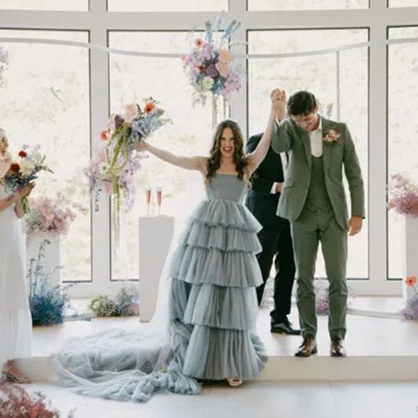 2023 gorgeous dusty blue wedding dresses bridal gown tulle tiered ruched pleats sweep train a line beach country custom made plus size vesti, White
2023 gorgeous dusty blue wedding dresses bridal gown tulle tiered ruched pleats sweep train a line beach country custom made plus size vesti, White