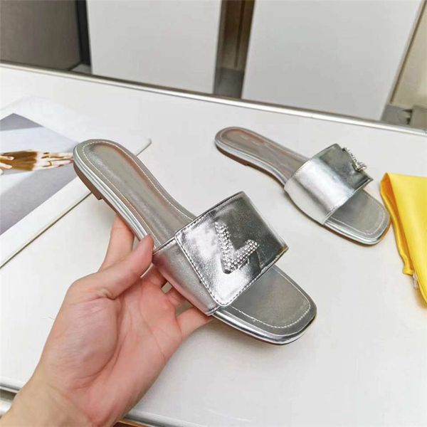 2022 new slippers louiseity men women beach slippers leather webbing fashion luxury summer sandals viutonity 05-08
2022 new slippers louiseity men women beach slippers leather webbing fashion luxury summer sandals viutonity 05-08