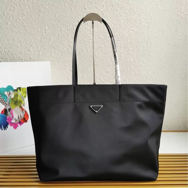women triangle label shopping bags luxury designer brands waterproof leisure travel bag large capacity nylon mommy tote ladies shoulder bag
women triangle label shopping bags luxury designer brands waterproof leisure travel bag large capacity nylon mommy tote ladies shoulder bag