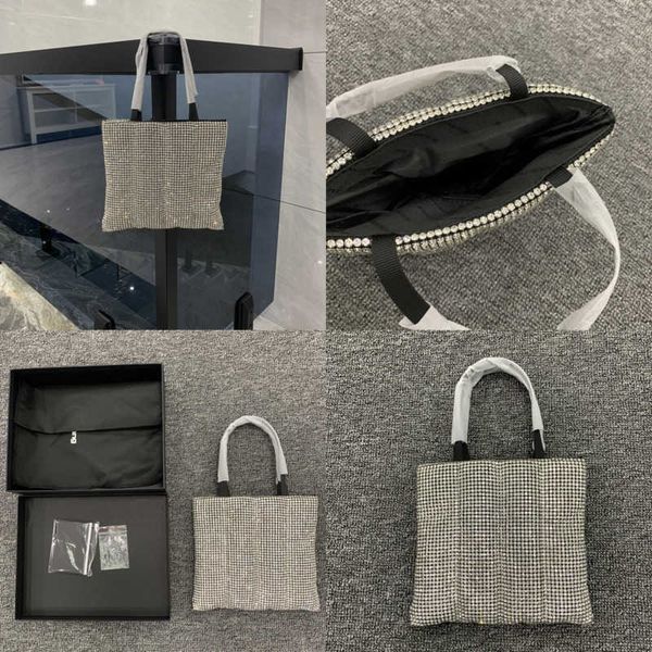 2023 designer new king tote bag large capacity full diamond one shoulder underarm fashion versatile portable women's
2023 designer new king tote bag large capacity full diamond one shoulder underarm fashion versatile portable women's