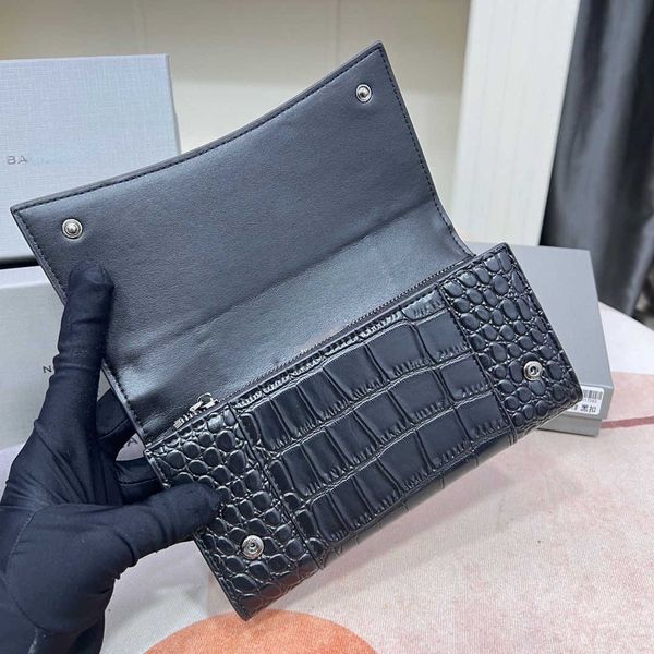 brand designer change purse card pack handbag high face value letter long lady purses cowhide multi slot large capacity snap cover 50% off g, Red;black
brand designer change purse card pack handbag high face value letter long lady purses cowhide multi slot large capacity snap cover 50% off g, Red;black
