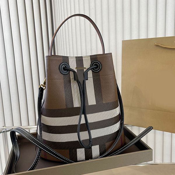classic bucket bag handbags women shoulder bags large capacity tote leather drawstring binding crossbody purse metal hardware removable stra
classic bucket bag handbags women shoulder bags large capacity tote leather drawstring binding crossbody purse metal hardware removable stra