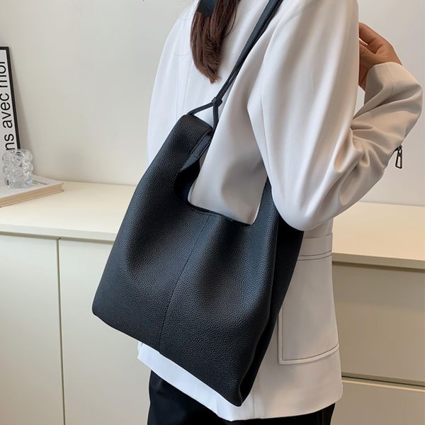 evening bags pu leather casual shoulder for women designer ladies travel tote 2 handles luxury brand trend female crossbody bag handbag 2302
evening bags pu leather casual shoulder for women designer ladies travel tote 2 handles luxury brand trend female crossbody bag handbag 2302