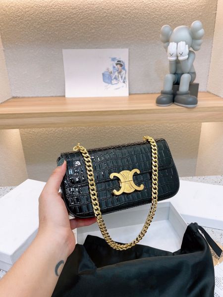 classic crocodile print pu women shoulder bag chain crossbody bag underarm bag luxury brand bag triumph door lock buckle metal logo designer
classic crocodile print pu women shoulder bag chain crossbody bag underarm bag luxury brand bag triumph door lock buckle metal logo designer