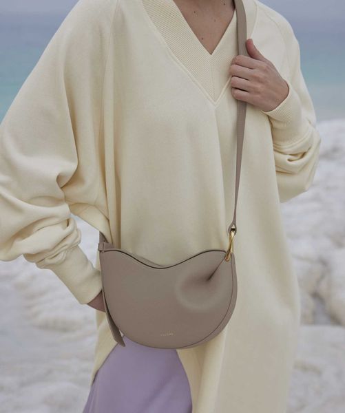 french polene messenger bag women 2022 summer new tonca series pea bag cow leather one shoulder cross body bag
french polene messenger bag women 2022 summer new tonca series pea bag cow leather one shoulder cross body bag