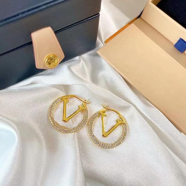 2023 women luxury diamond gold hoop earrings orrous girls set v letter designers jewelry earrings designer for womens valentines day wedding, Golden;silver
2023 women luxury diamond gold hoop earrings orrous girls set v letter designers jewelry earrings designer for womens valentines day wedding, Golden;silver