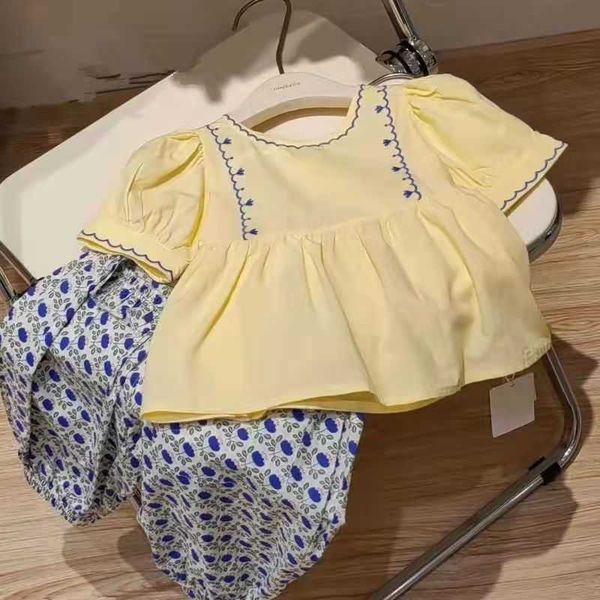 clothing sets summer children short sleeve suit oneck puff sleeve solid color doll shirt floral print pants 2pcs sweet cute girls sets w2302, White
clothing sets summer children short sleeve suit oneck puff sleeve solid color doll shirt floral print pants 2pcs sweet cute girls sets w2302, White