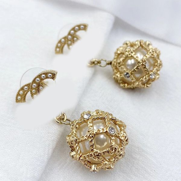 18k gold plated designers brand earrings designer c-letter ear stud women crystal geometric earring for wedding party jewerlry accessories a, Golden;silver
18k gold plated designers brand earrings designer c-letter ear stud women crystal geometric earring for wedding party jewerlry accessories a, Golden;silver