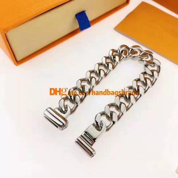 luxury bracelets fashion brand designer chain couple bracelet charm jewelry bracelet simple leisure suitable social gatherings with box, Golden;silver
luxury bracelets fashion brand designer chain couple bracelet charm jewelry bracelet simple leisure suitable social gatherings with box, Golden;silver