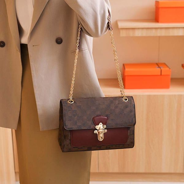 new designer shoulder bag classic flip handbag gold chain double-letter women's messenger bag
new designer shoulder bag classic flip handbag gold chain double-letter women's messenger bag