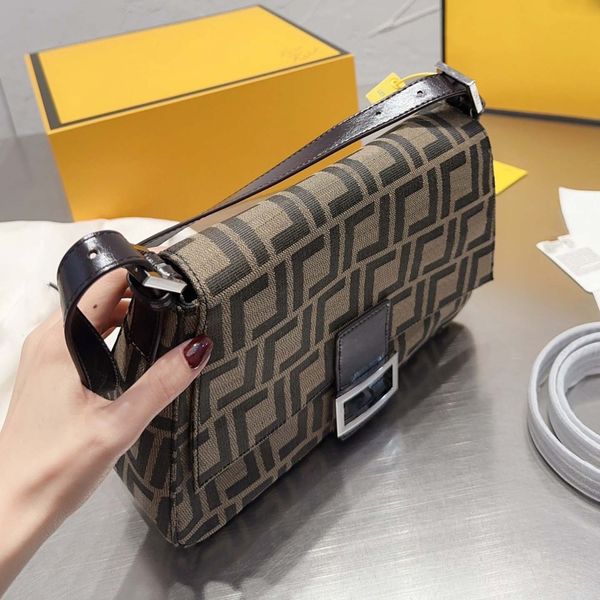 2023 designer shoulder bag totes handbag designer bag comen classic imitation brand stitching letters large capacity canvas versatile commut
2023 designer shoulder bag totes handbag designer bag comen classic imitation brand stitching letters large capacity canvas versatile commut