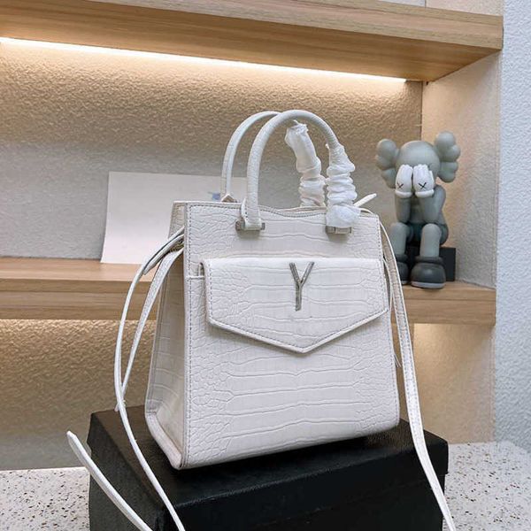 new luxury tote bag large handbags women elegant shoulder bags designer totes bags fashion crossbody purses leather bags 221215
new luxury tote bag large handbags women elegant shoulder bags designer totes bags fashion crossbody purses leather bags 221215