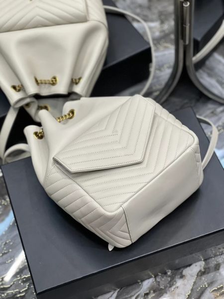backpack pearl gray shopping bag large capacity leather chain shoulder strap lamb leather available in all seasons 5a quality
backpack pearl gray shopping bag large capacity leather chain shoulder strap lamb leather available in all seasons 5a quality
