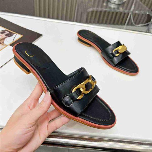 2022 new slippers valentinoity men women beach slippers leather webbing fashion luxury summer sandals 04-02
2022 new slippers valentinoity men women beach slippers leather webbing fashion luxury summer sandals 04-02
