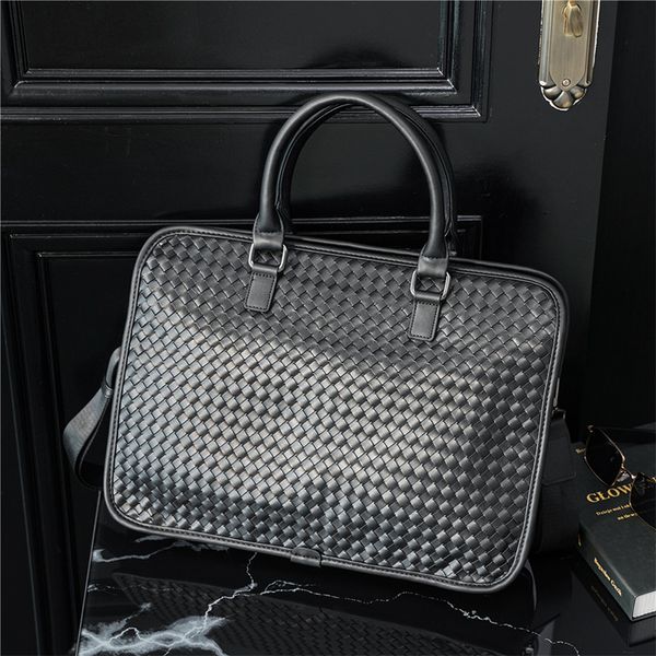 briefcases soft leather woven briefcase for men fashion business travel laphandbag korea style male shoulder messenger bag trendy 230210
briefcases soft leather woven briefcase for men fashion business travel laphandbag korea style male shoulder messenger bag trendy 230210