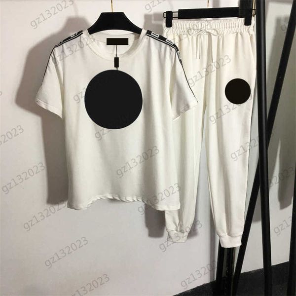 embroidery two piece pants color contrast brand logo decorative crewneck short sleeve t-shirt side webbing high waist loose sweatpants women, White
embroidery two piece pants color contrast brand logo decorative crewneck short sleeve t-shirt side webbing high waist loose sweatpants women, White