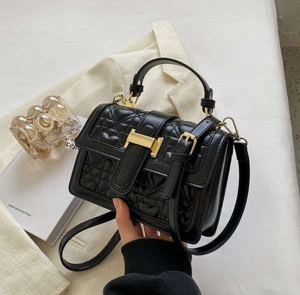 2023 new woman shoulder bag handbag ladies messenger bags triangle fashion classic bags handbags luxury designer embroidery thread ringer sm
2023 new woman shoulder bag handbag ladies messenger bags triangle fashion classic bags handbags luxury designer embroidery thread ringer sm