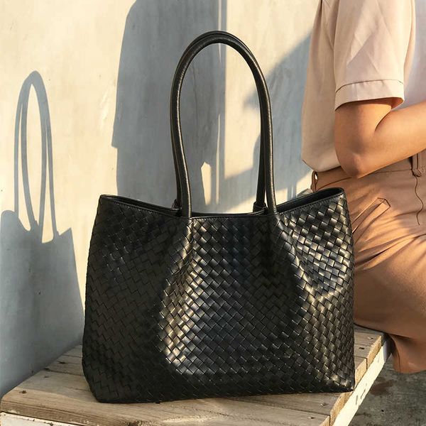 crossbody bag women's shoulder bag luxury brand handbag 100% sheepskin leather woven bag large capacity 2022 new original quality 23020
crossbody bag women's shoulder bag luxury brand handbag 100% sheepskin leather woven bag large capacity 2022 new original quality 23020