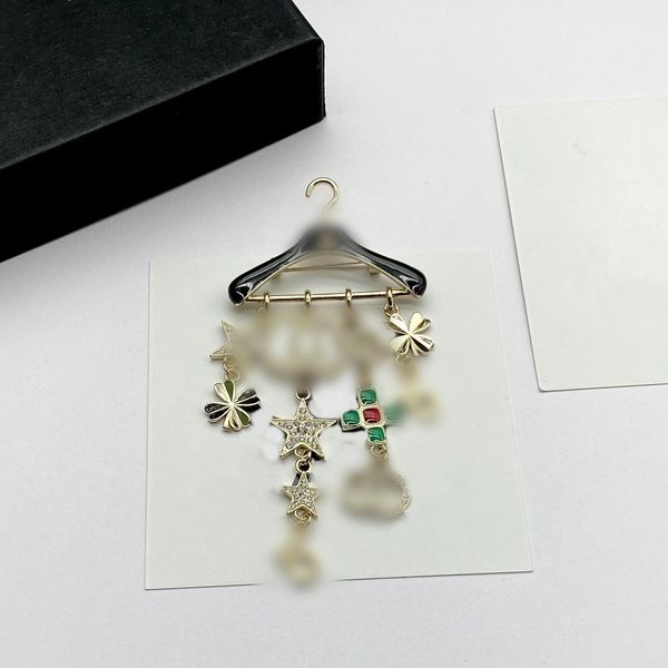 2023 fashion pin crystal brooches broche for men and women party wedding lovers gift designer jewelry as a gift with flannel bag, Gray
2023 fashion pin crystal brooches broche for men and women party wedding lovers gift designer jewelry as a gift with flannel bag, Gray