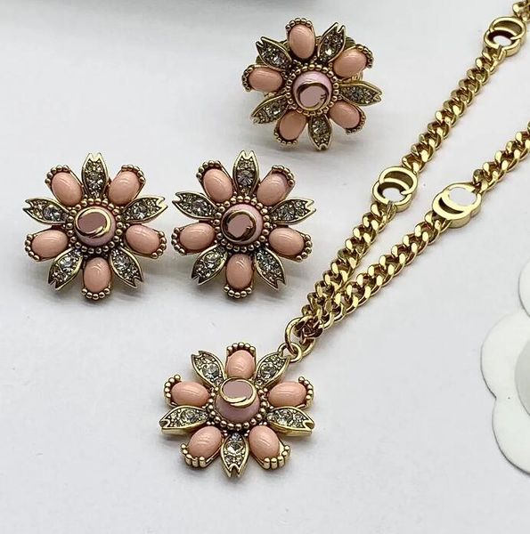 2023 earrings necklace three synthetic ring wedding jewelry style fashion light luxury series brand flowers aretes color flower suit terno f, Golden;silver
2023 earrings necklace three synthetic ring wedding jewelry style fashion light luxury series brand flowers aretes color flower suit terno f, Golden;silver