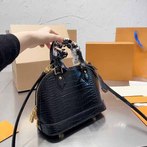 bags totes handbag designer bag women classic imitation brand stitching letter flower one shoulder shell bag versatile commuter party dinner
bags totes handbag designer bag women classic imitation brand stitching letter flower one shoulder shell bag versatile commuter party dinner