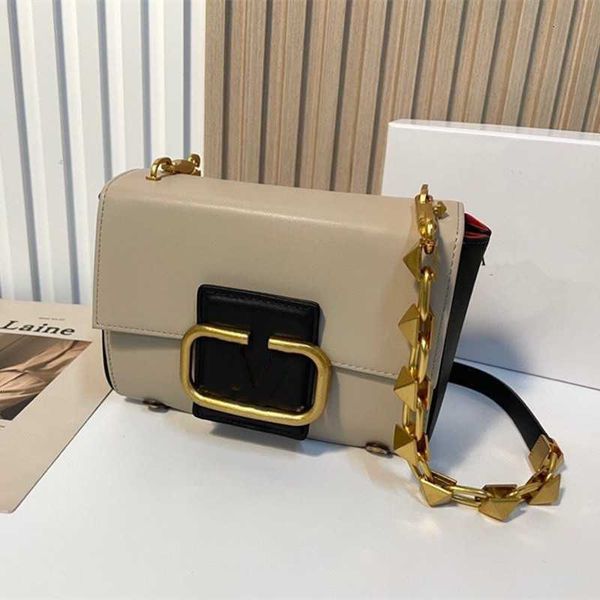 fashion rivet thick chain single shoulder armpit small square baotou layer cow leather fashion texture messenger women's bag tide
fashion rivet thick chain single shoulder armpit small square baotou layer cow leather fashion texture messenger women's bag tide