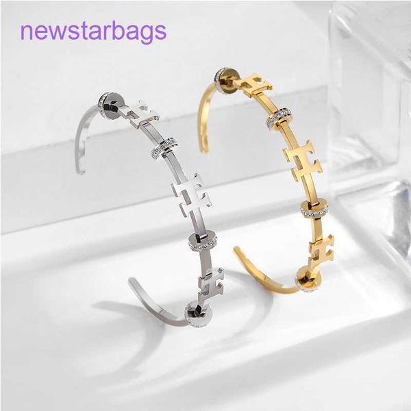 designer herme bracelet online shop diamond-inlaid h opening bracelet female minority senior gold stainless steel net red same type jewelry, Golden;silver
designer herme bracelet online shop diamond-inlaid h opening bracelet female minority senior gold stainless steel net red same type jewelry, Golden;silver