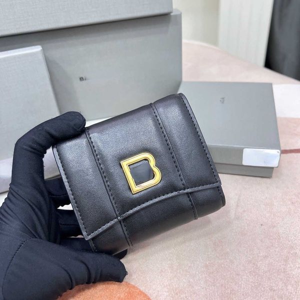 brand designer change purse card pack handbag the latest high-beauty b-letter women's short wallet cowhide three-fold certificate bag v, Red;black
brand designer change purse card pack handbag the latest high-beauty b-letter women's short wallet cowhide three-fold certificate bag v, Red;black