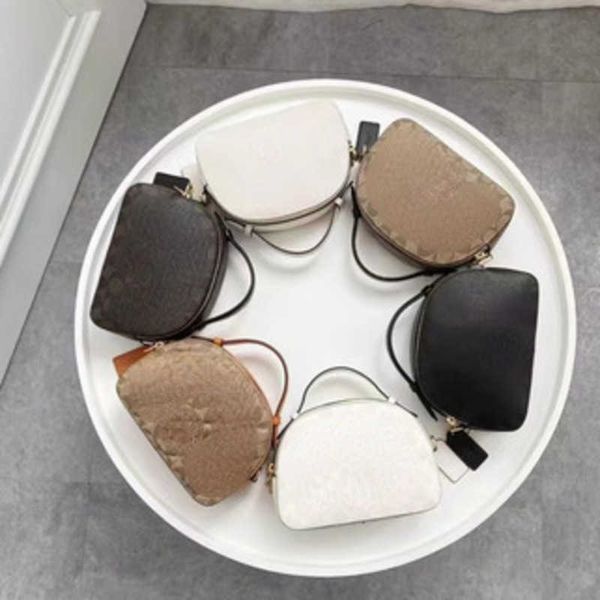 totes 2023 designer c new women's bag classic portable single shoulder oblique cross steamed bread
totes 2023 designer c new women's bag classic portable single shoulder oblique cross steamed bread