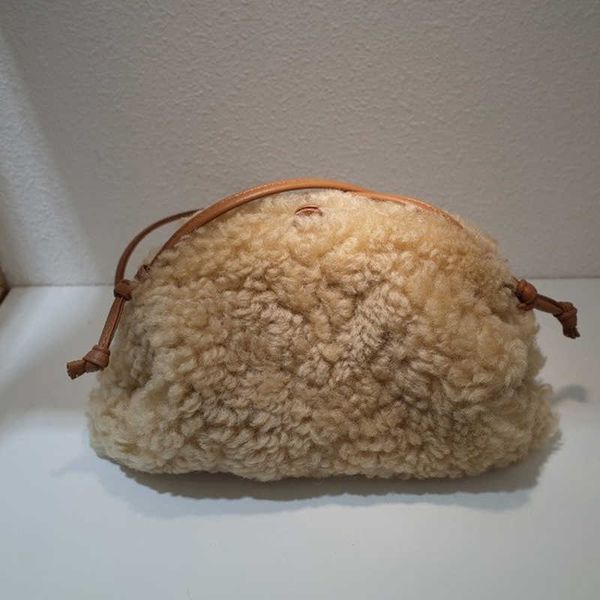 crossbody bag winter luxury fashion real lamb wool fur cloud bag ladies fashion clutch hand bag soft leather dumpling hobo shoulder bag purs
crossbody bag winter luxury fashion real lamb wool fur cloud bag ladies fashion clutch hand bag soft leather dumpling hobo shoulder bag purs