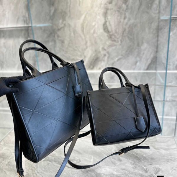 shoulder bags autumn and winter 2023 designer new rhombic tote temperament shopping high capacity killer big for men women
shoulder bags autumn and winter 2023 designer new rhombic tote temperament shopping high capacity killer big for men women