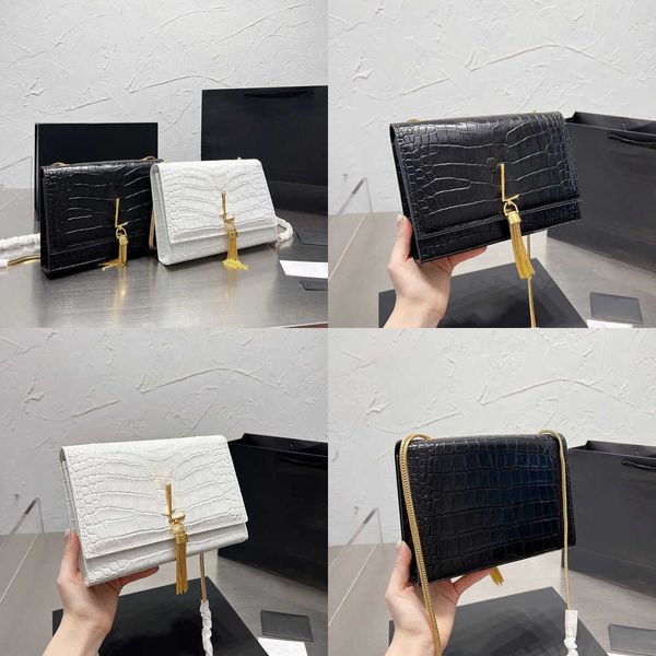 evening bags new luxuries designer women bag tassel shoulder bags leather handbags lady messenger crossbody bags trend chain purse 230201
evening bags new luxuries designer women bag tassel shoulder bags leather handbags lady messenger crossbody bags trend chain purse 230201