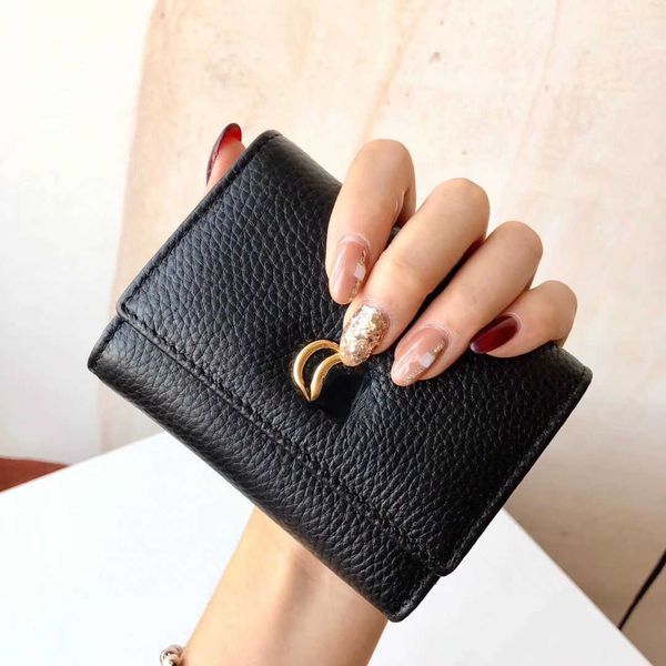 luxury brand designer change purse card pack handbag women's leather short double fold cowhide thin black red fashion versatile lightwe, Red;black
luxury brand designer change purse card pack handbag women's leather short double fold cowhide thin black red fashion versatile lightwe, Red;black