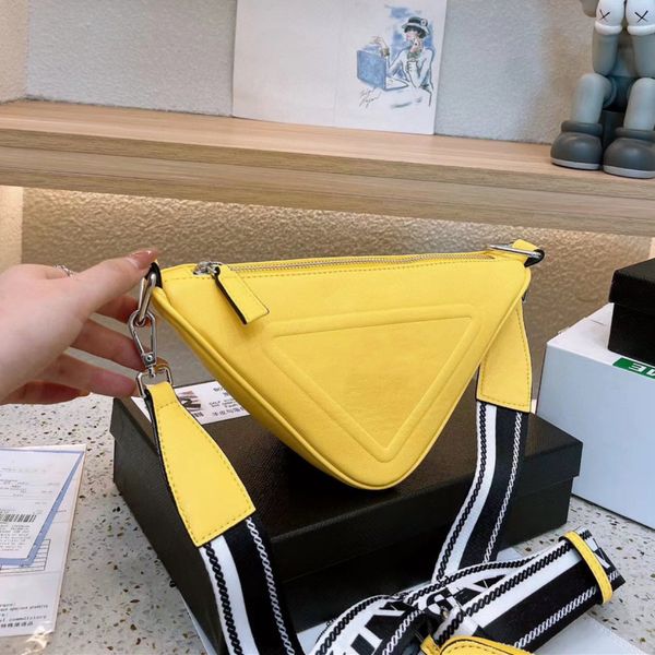 2023 new oversize designer bags nylon mens womens luxurys shoulder bag letters fashion crossbody real leather lambs wool
2023 new oversize designer bags nylon mens womens luxurys shoulder bag letters fashion crossbody real leather lambs wool