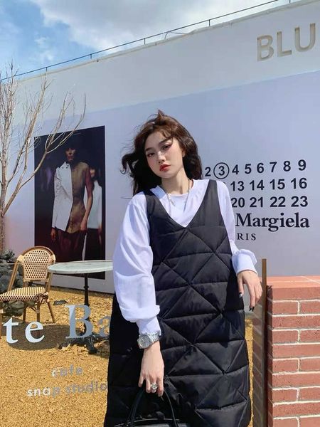 brand casual autumn and winter new nylon classic triangle casual versatile rhombus v-neck cotton vest skirt cotton, Black;gray
brand casual autumn and winter new nylon classic triangle casual versatile rhombus v-neck cotton vest skirt cotton, Black;gray