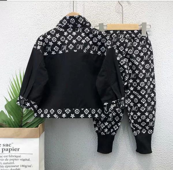 2023 new autumn winter kids children boy shirt jacket coat set designers cool with knee pocket dungarees pants two piece outfits sports trac, White
2023 new autumn winter kids children boy shirt jacket coat set designers cool with knee pocket dungarees pants two piece outfits sports trac, White