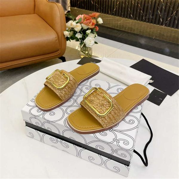 2022 new slippers valentinoity men women beach slippers leather webbing fashion luxury summer sandals 04-08
2022 new slippers valentinoity men women beach slippers leather webbing fashion luxury summer sandals 04-08