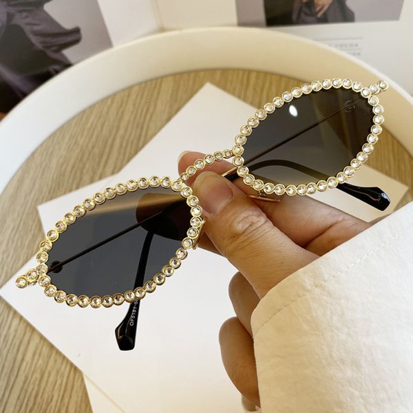 sunglasses small oval shiny for women fashion alloy hip hop sun glasses female 2000's look shades 230211, White;black 
sunglasses small oval shiny for women fashion alloy hip hop sun glasses female 2000's look shades 230211, White;black
